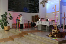 Firmvorbereitung mit Tauferinnerungsgottesdienst in St. Maria, Wolfhagen (Foto: Karl-Franz Thiede)